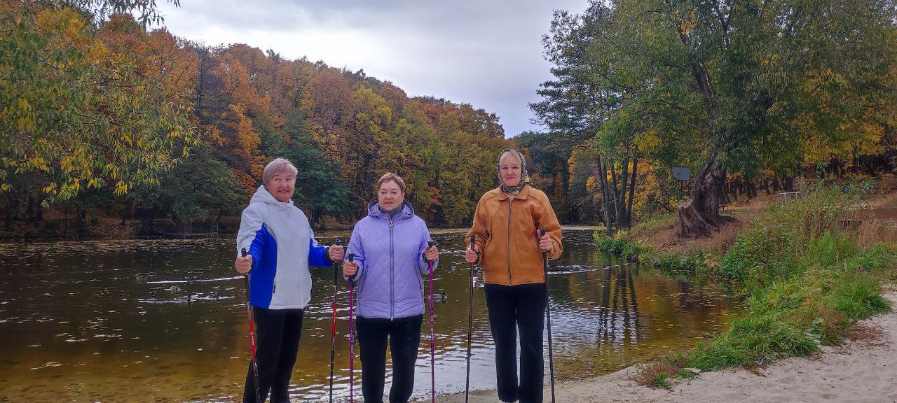 Саратовские пенсионеры совместили физическую нагрузку с наслаждением природой